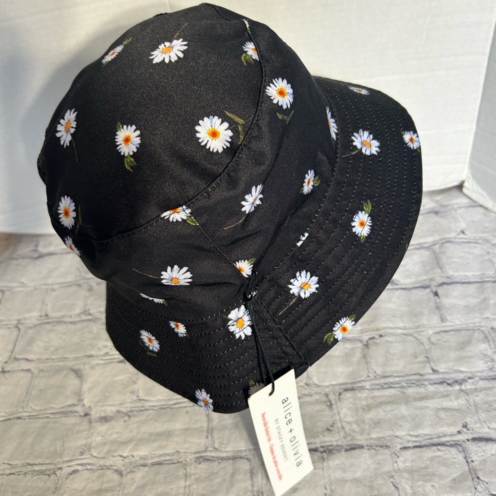 ALICE + OLIVIA BY STACEY BENDET REVERSIBLE DAISY WOMEN’S BUCKET - Picture 2 of 7